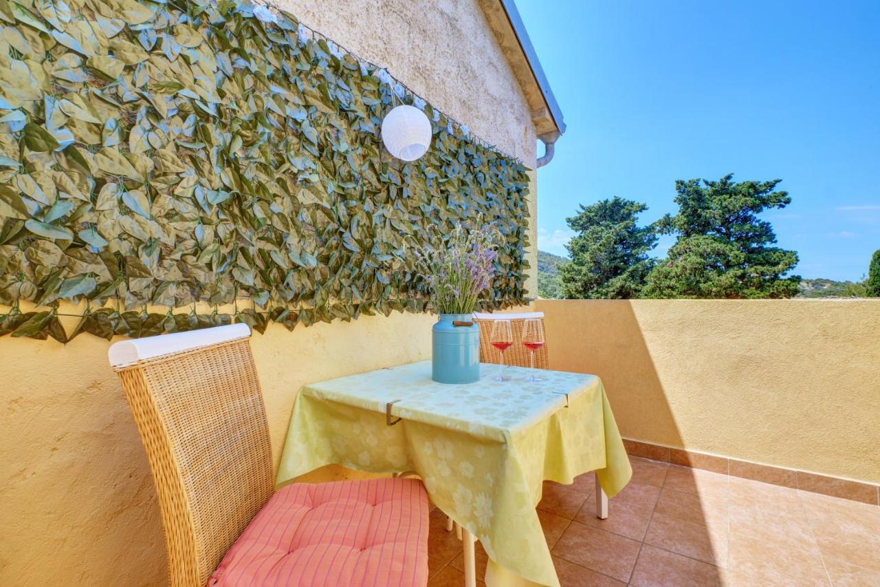Apartment Tena Veli Losinj Exterior photo