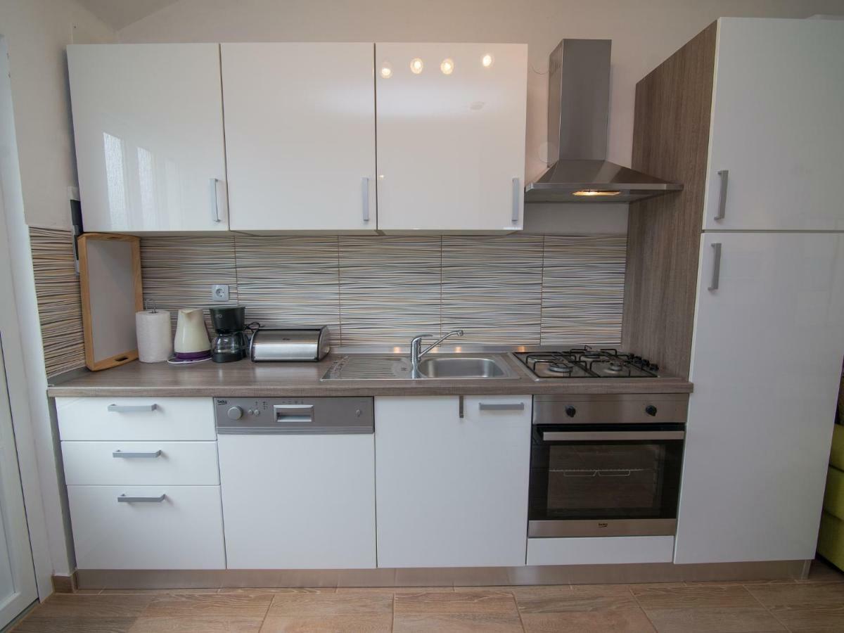 Apartment Tena Veli Losinj Exterior photo